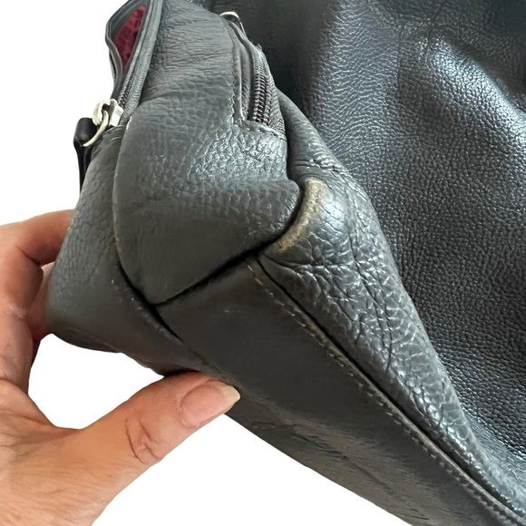 Leather Backpack/messenger in charcoal with red interior - Picture 6 of 11